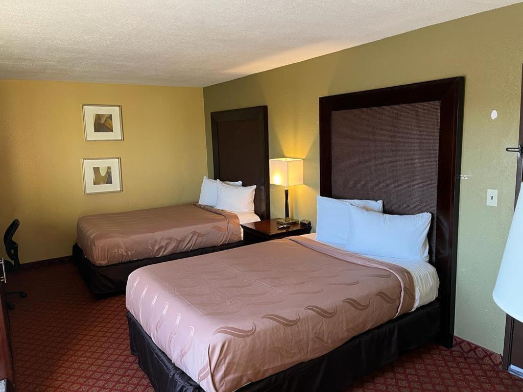 Hotel Hutchi Bell South Hutchinson Zewnętrze zdjęcie